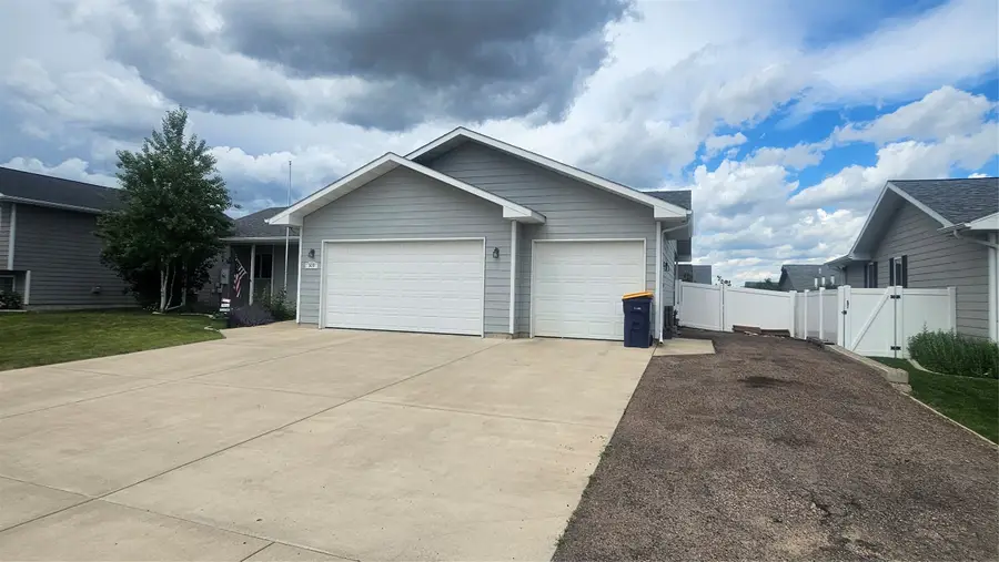 309 40th Avenue Ne, Great Falls, MT 59404 - #3