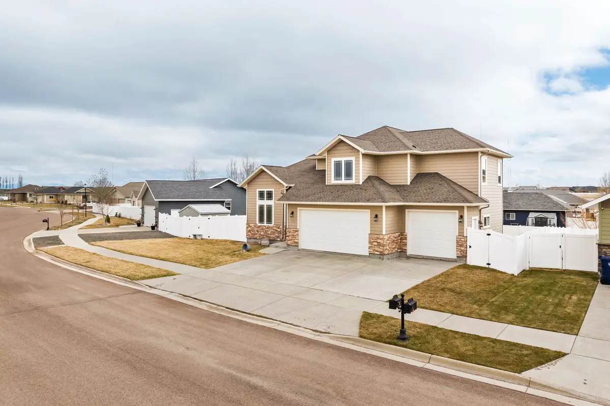 1012 46th Avenue Ne, Great Falls, MT 59404 - #1