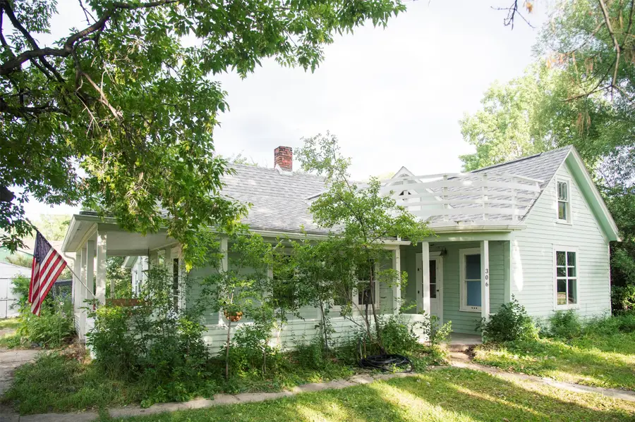 306 4th Avenue Sw, Choteau, MT 59422 - #3