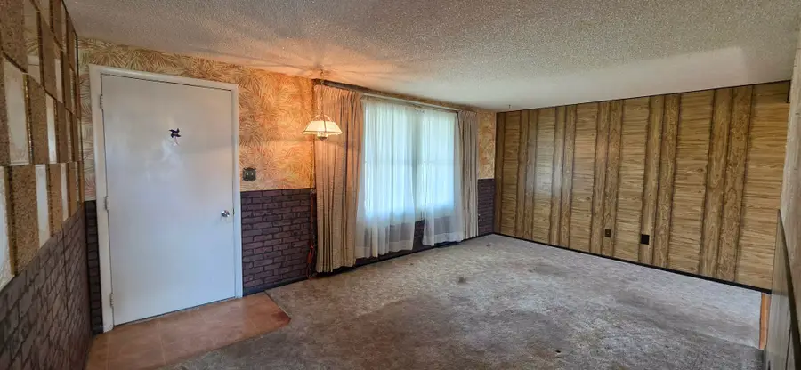 632 34th Avenue Ne, Great Falls, MT 59404 - #3