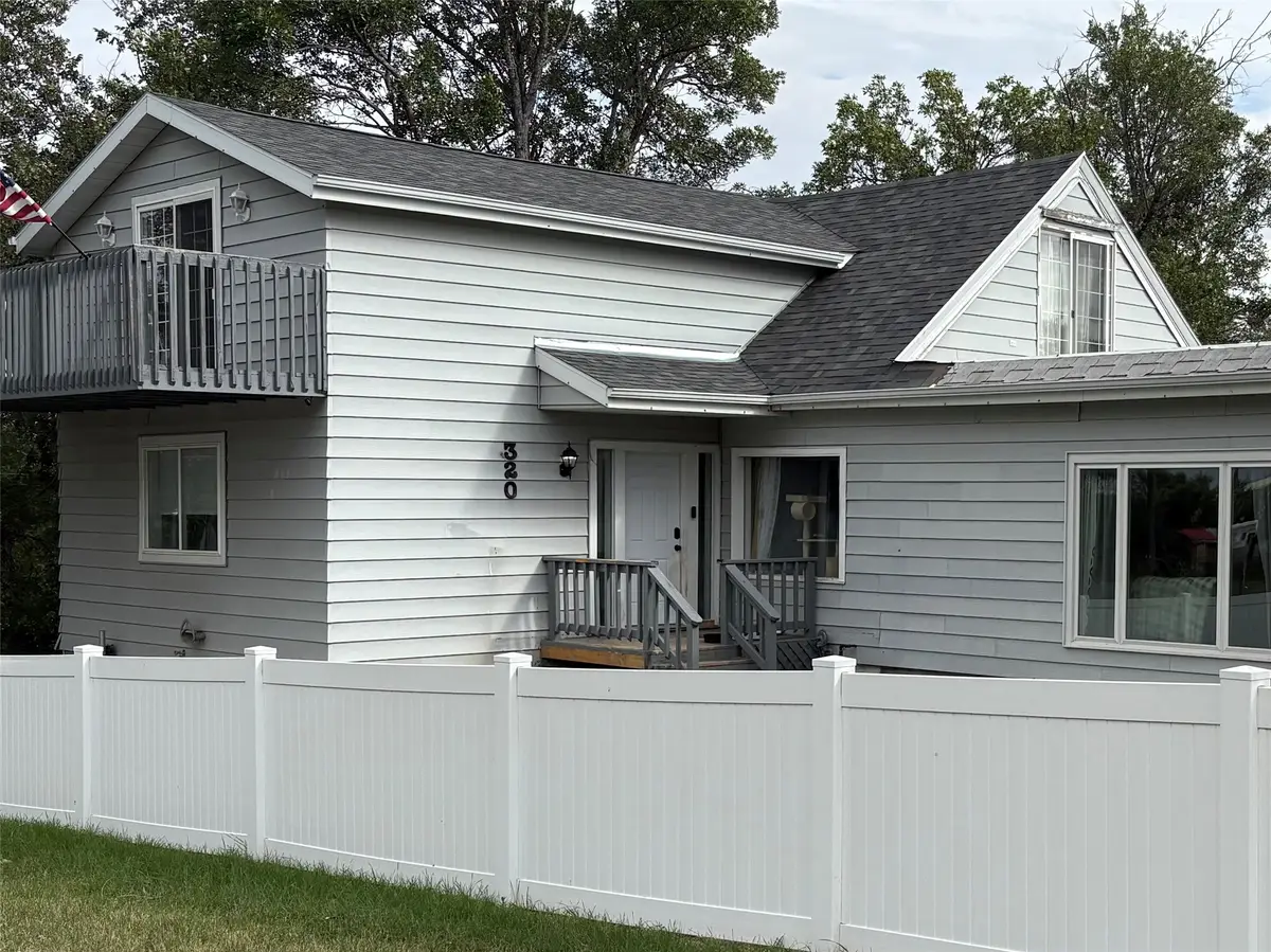 320 9th Avenue Sw, Great Falls, MT 59404 - #1