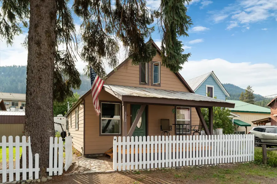 312 E Kootenai Avenue, Troy, MT 59935 - #3