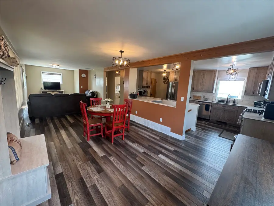 118 5th Avenue Sw, Cut Bank, MT 59427 - #3
