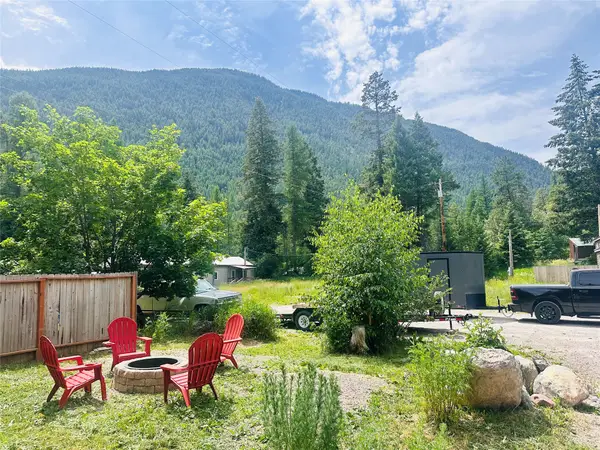 571 Glacier Avenue, Hungry Horse, MT 59919