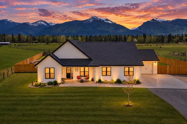 777 Old Corvallis Road, Corvallis, MT 59828