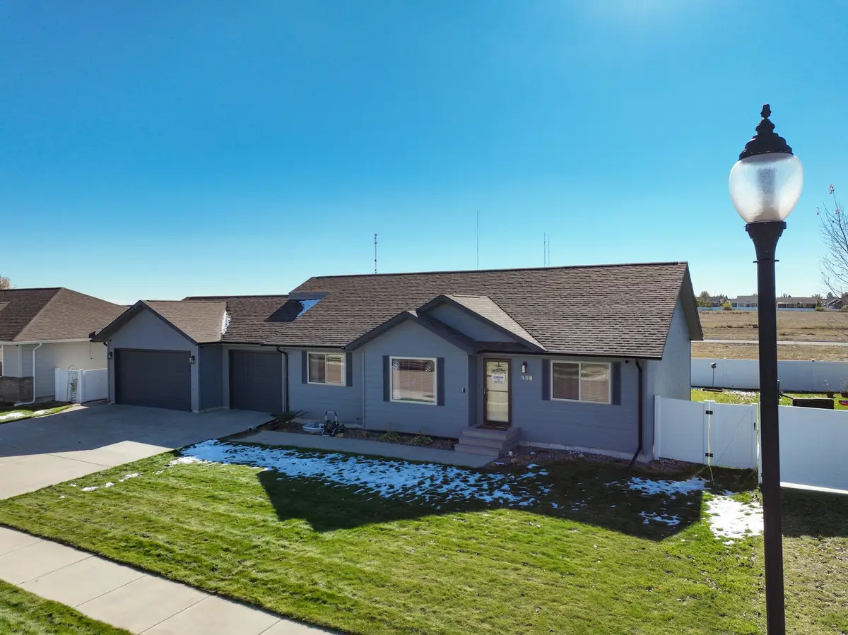 908 45th Avenue Ne, Great Falls, MT 59404 - #1