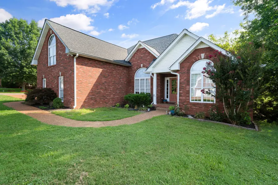 6002 Forrest Ct, Greenbrier, TN 37073 - #2