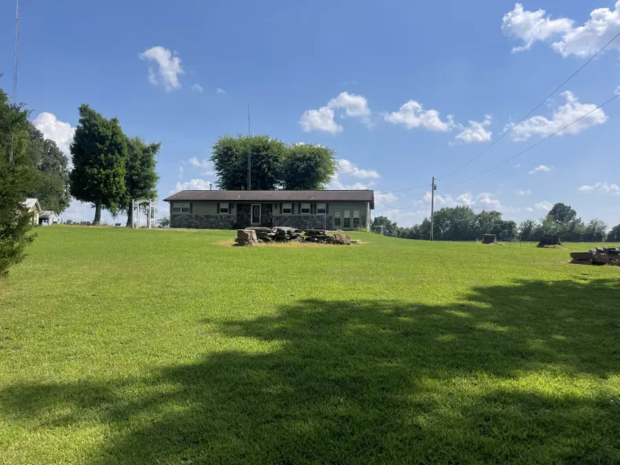 3855 Sulphur Creek Rd, Big Sandy, TN 38221 - Image #2