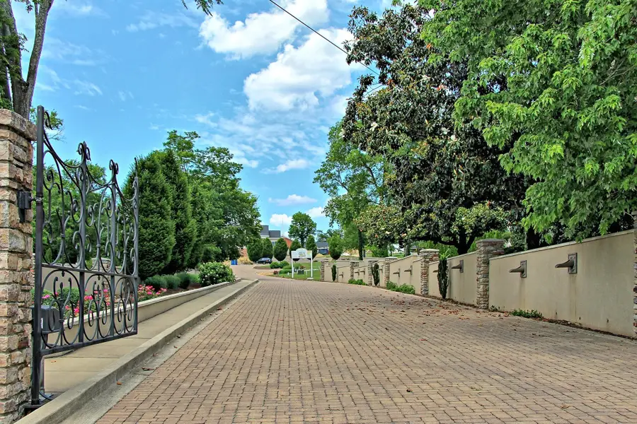 700 Halcyon Way, Columbia, TN 38401 - #2