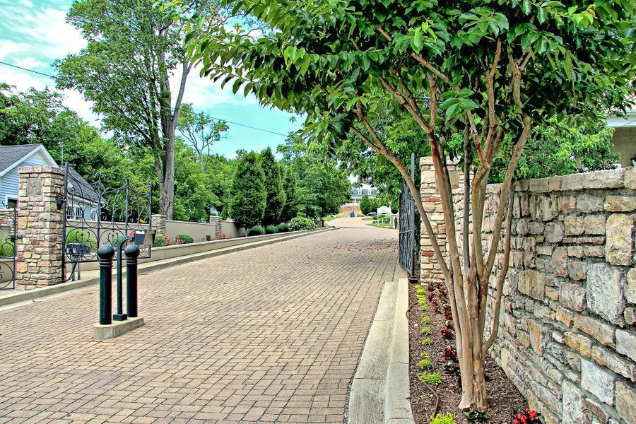 700 Halcyon Way, Columbia, TN 38401 - #3