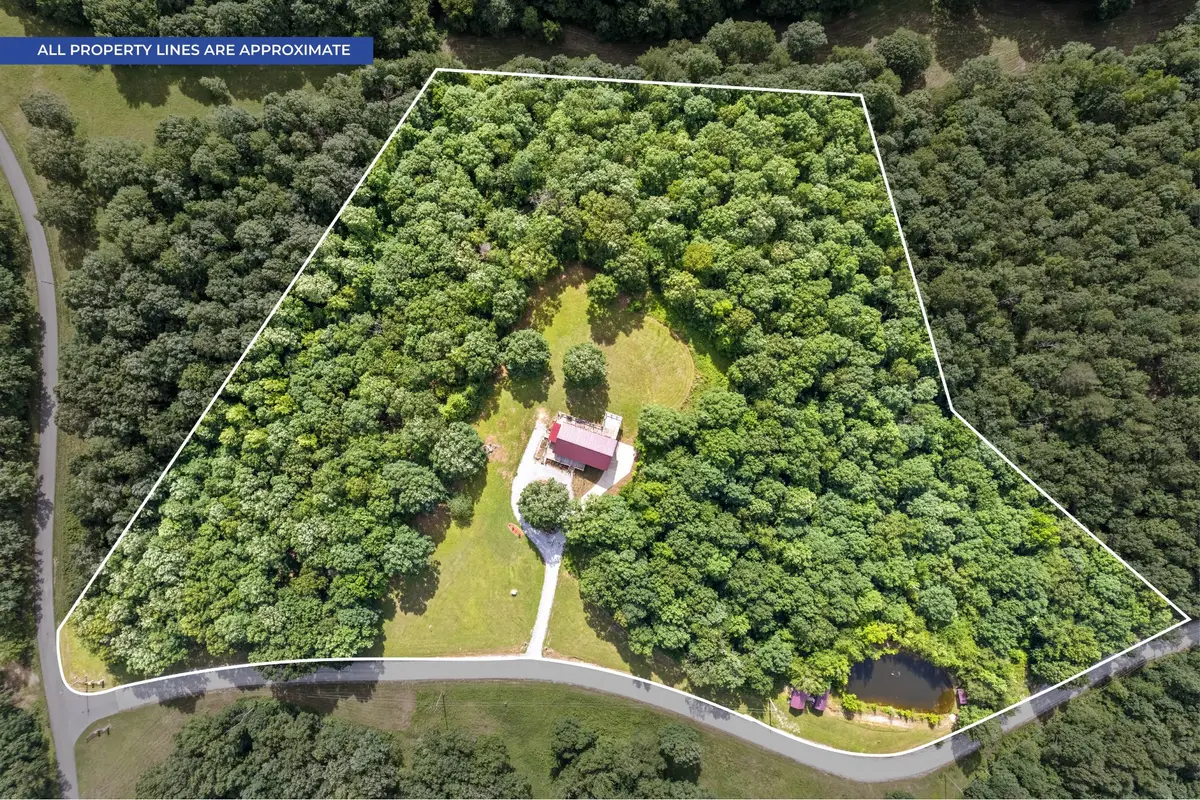 301 Hills Hollow Dr, Waverly, TN 37185 - Image #1