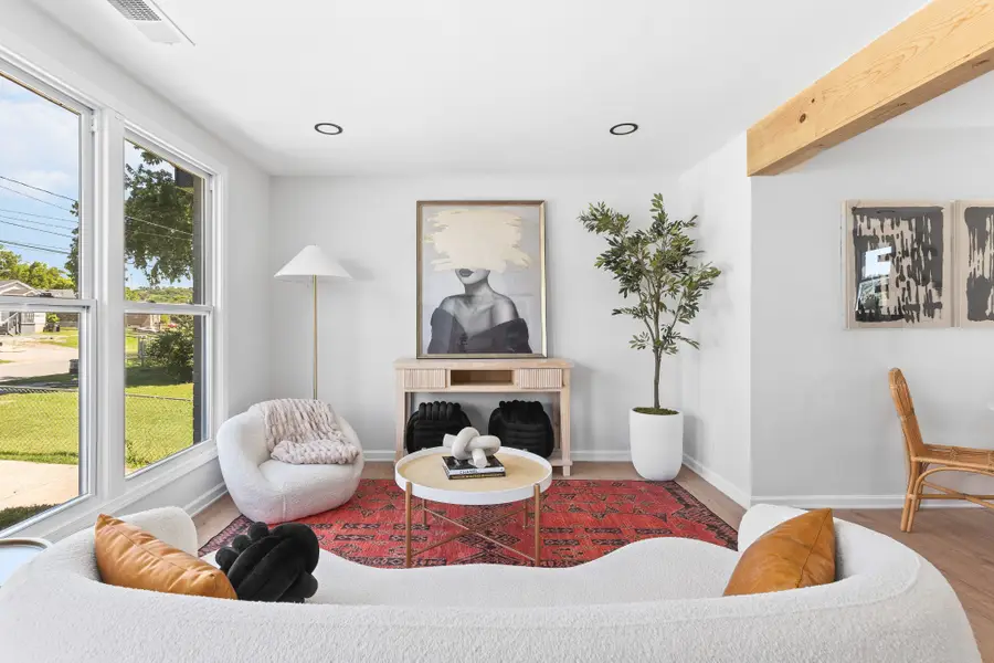 373 Kingview Dr, Nashville, TN 37218 - Image #2