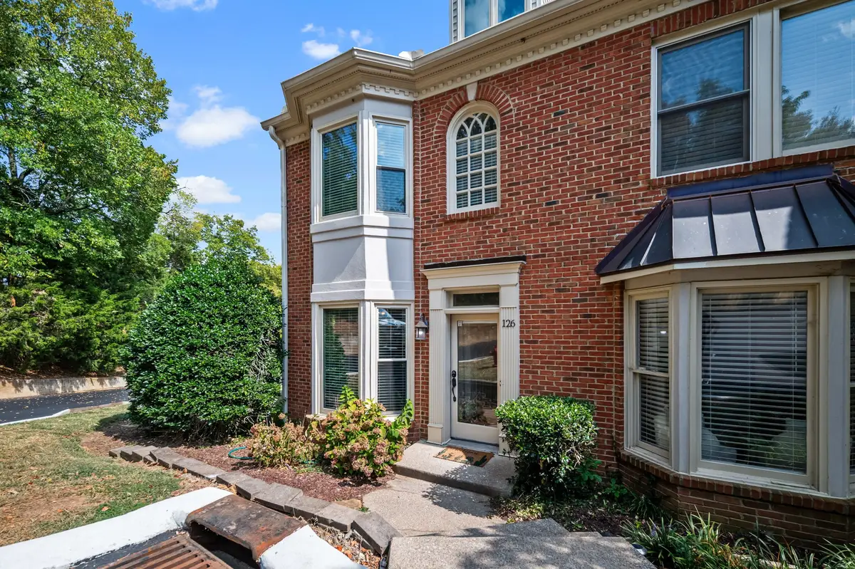 126 Forest Place Cir, Nashville, TN 37215 - Image #1