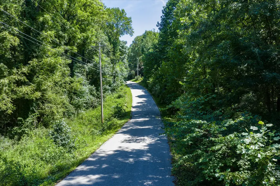 488 S Plantation Dr, Cookeville, TN 38506 - Image #2