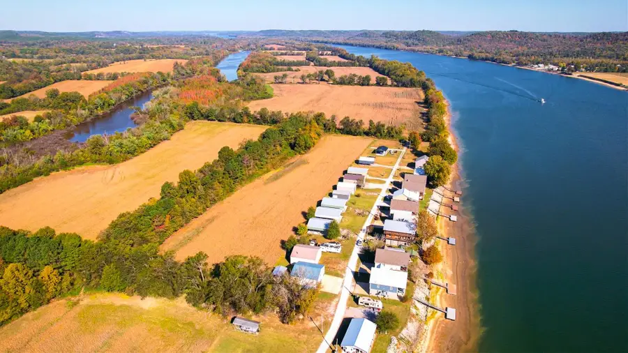 7525 Mount Carmel Rd, Decaturville, TN 38329 - Image #2