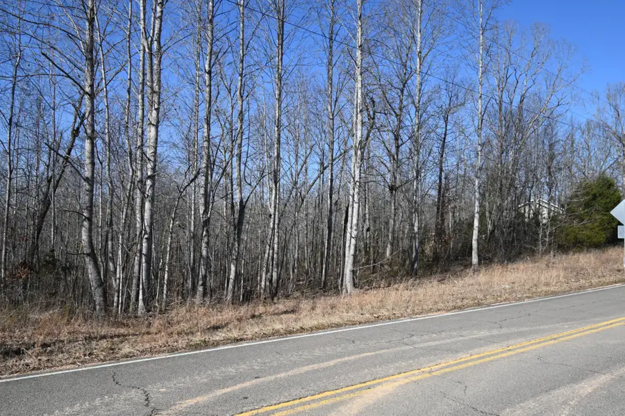 2172 Airport Ridge Rd, Linden, TN 37096 - #2