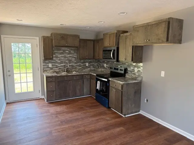 159 Hesselly Rd, Decherd, TN 37324 - Image #3