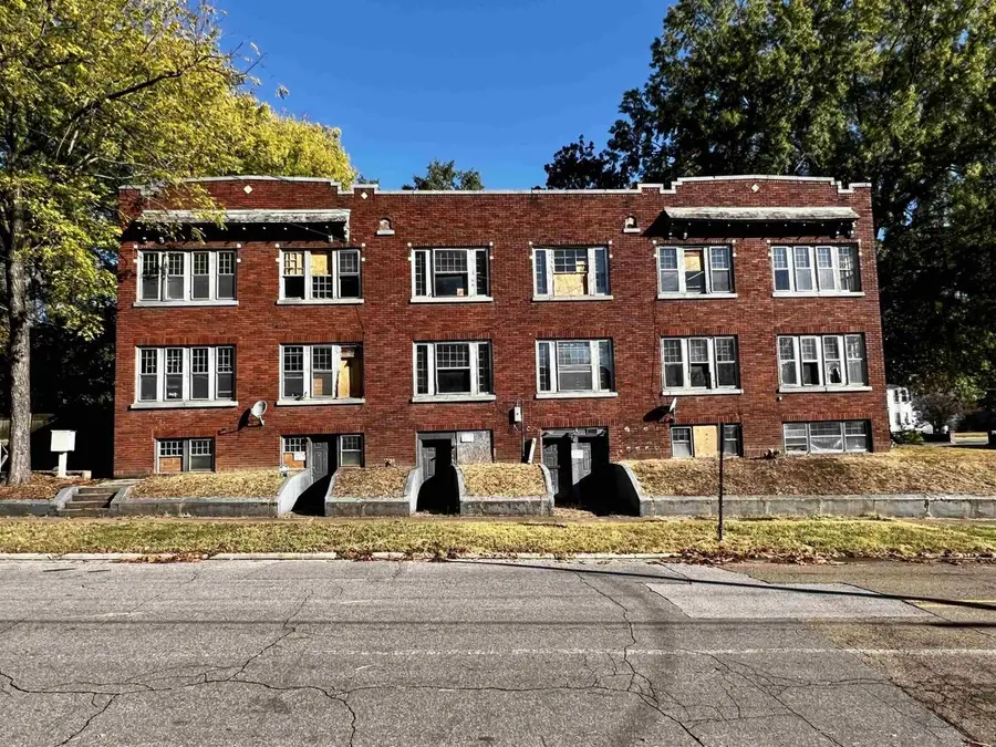 907 N Highland Ave, Jackson, TN 38301 - #3