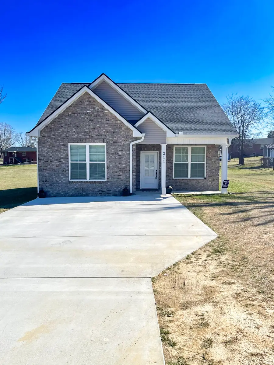 211 Lagoon Dr, McMinnville, TN 37110 - #2