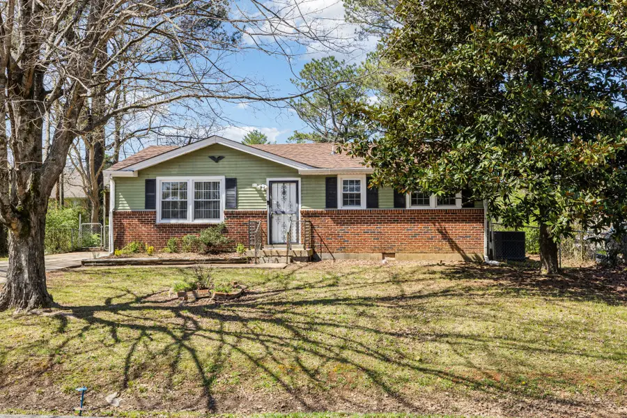 810 Country Club Dr, Clarksville, TN 37043 - #3