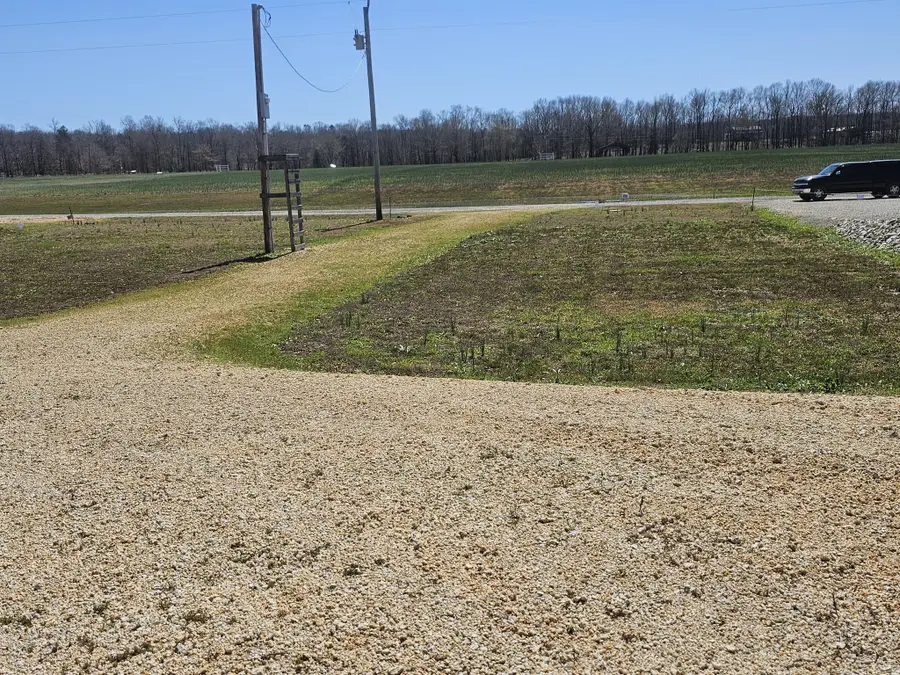 637 River Front Dr, Clifton, TN 38425 - Image #2