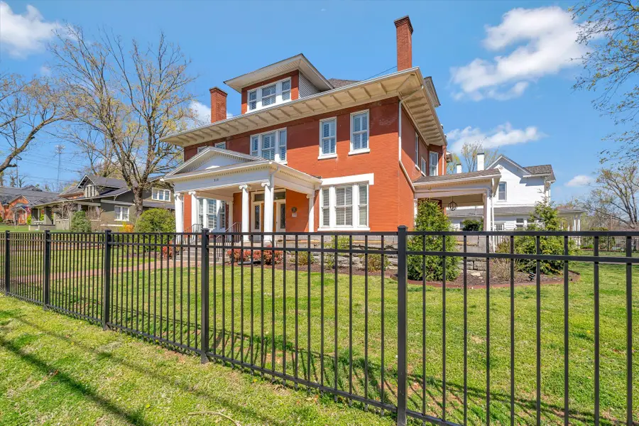 310 W 6th Street, Columbia, TN 38401 - #3