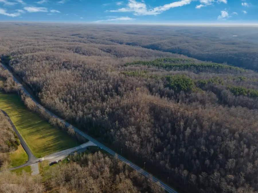 5471 Highway 230 W, Mc Ewen, TN 37101 - Image #2