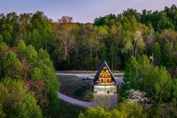 825 Hunters Landing Ln, Smithville, TN 37166