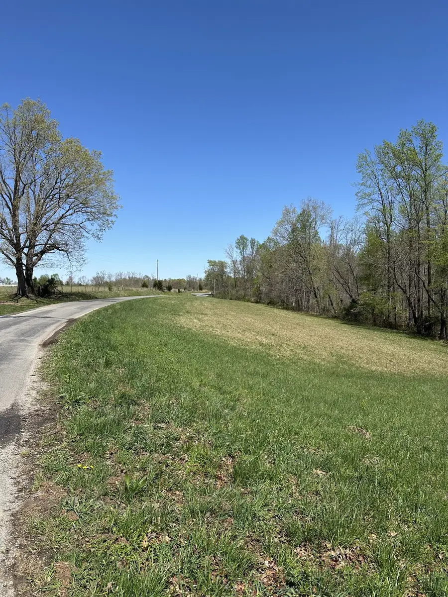 850 Beech Grove Rd, Lafayette, TN 37083 - Image #2