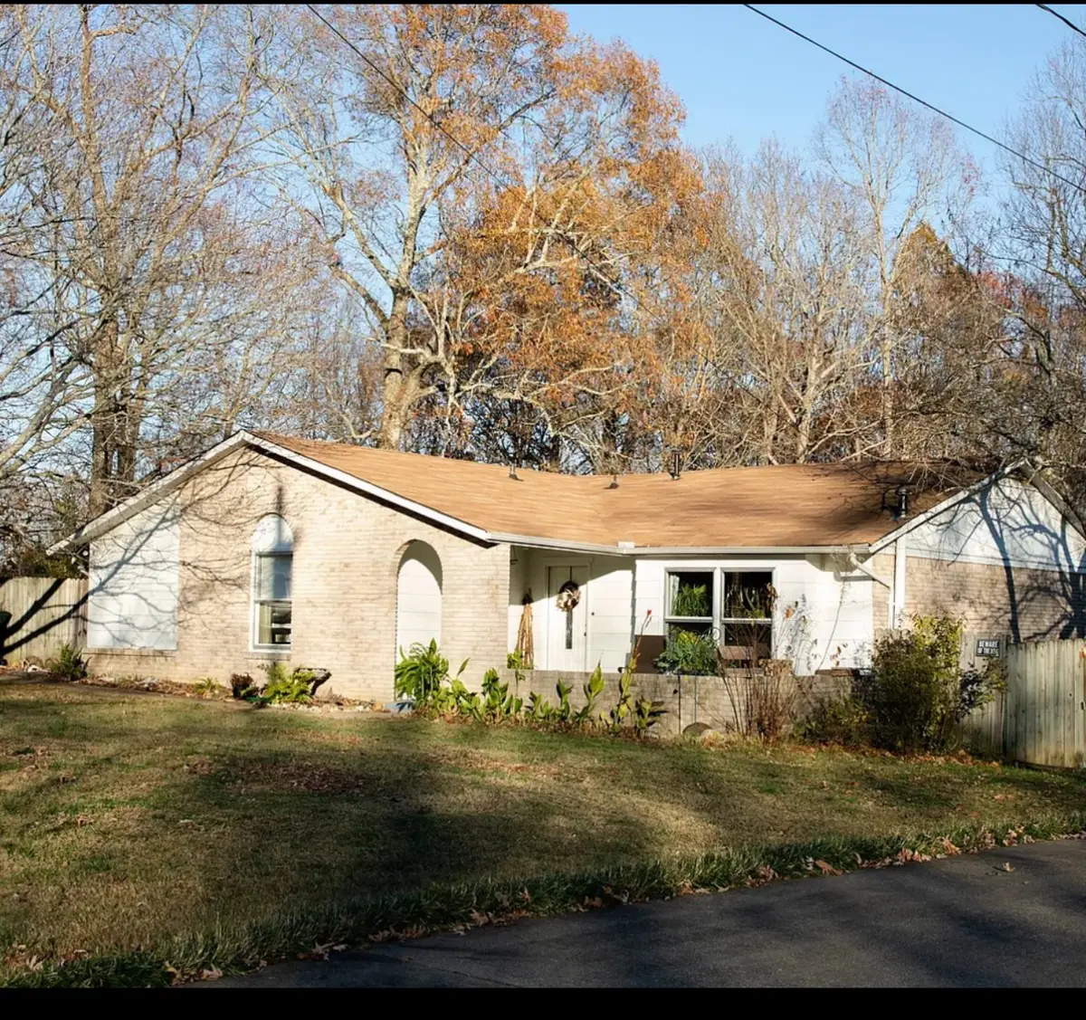 128 Robin Hood Rd, Dickson, TN 37055 - Image #1