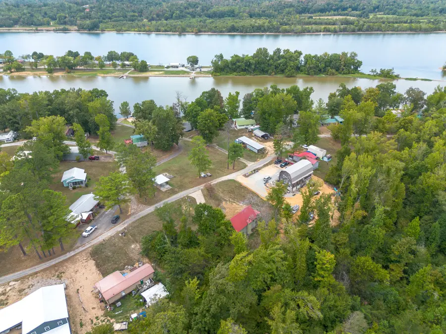 4428 Deer Creek Rd, Linden, TN 37096 - #2
