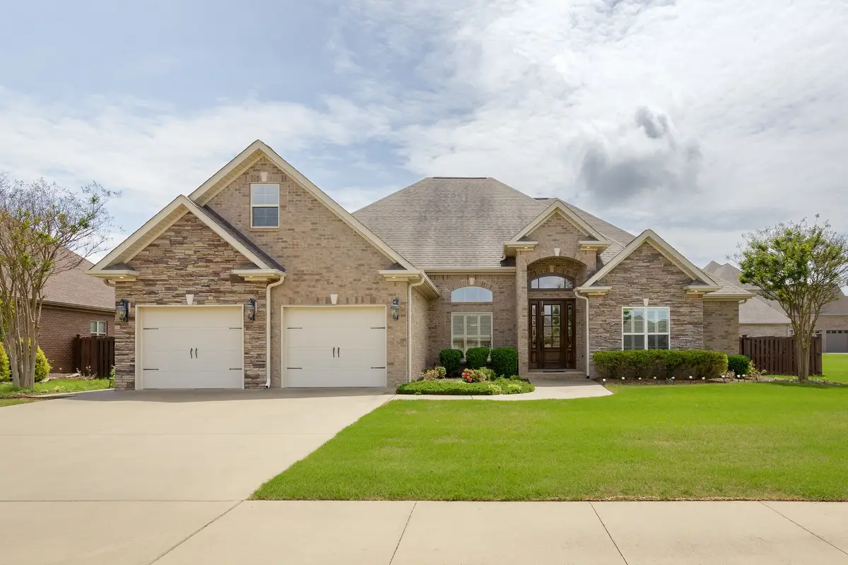 1206 Woodridge Ct, Florence, AL 35630 - #1