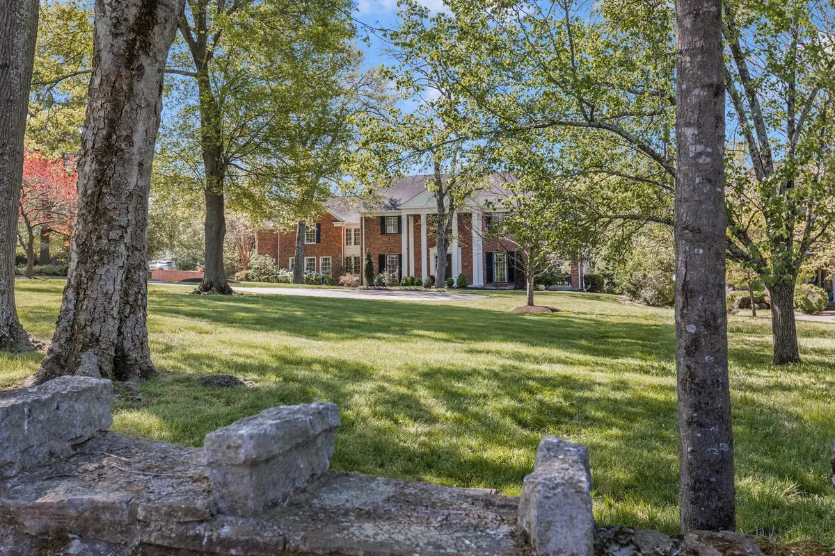 2433 Golf Club Ln, Nashville, TN 37215 - #1