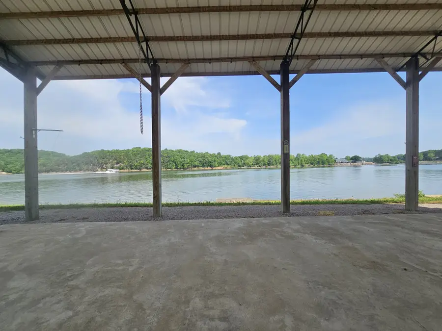885 River Front Dr, Clifton, TN 38425 - Image #3