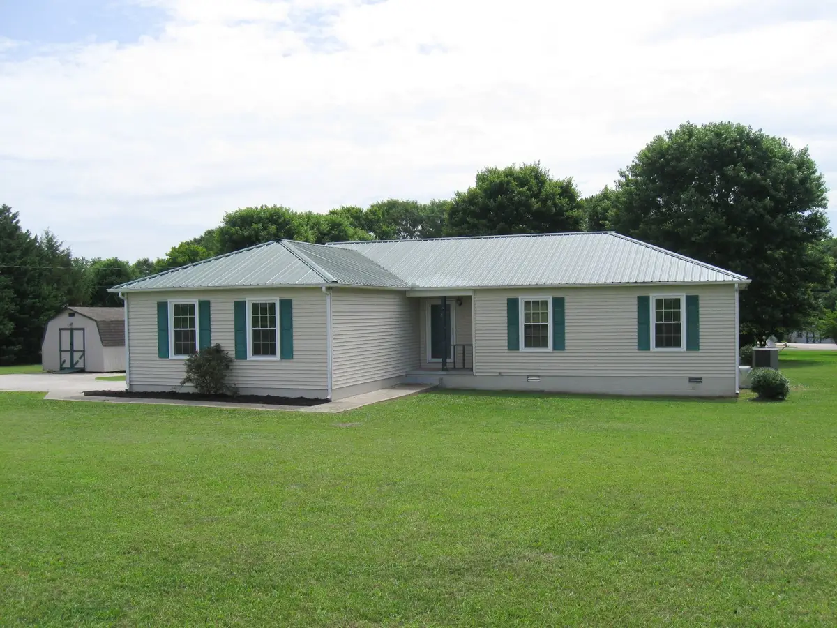 224 Gaines Cir, Estill Springs, TN 37330 - Image #1