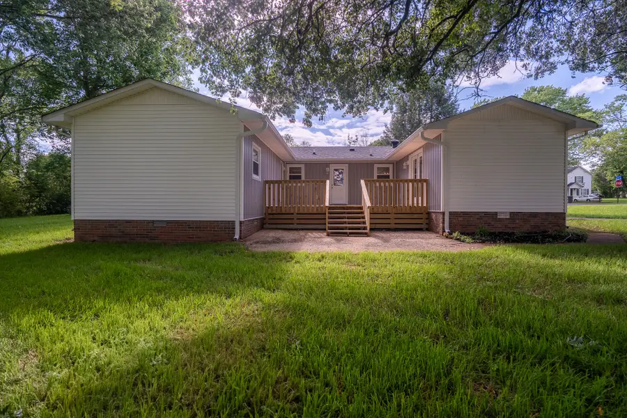 802 Daniel Dr, Lawrenceburg, TN 38464 - Image #3