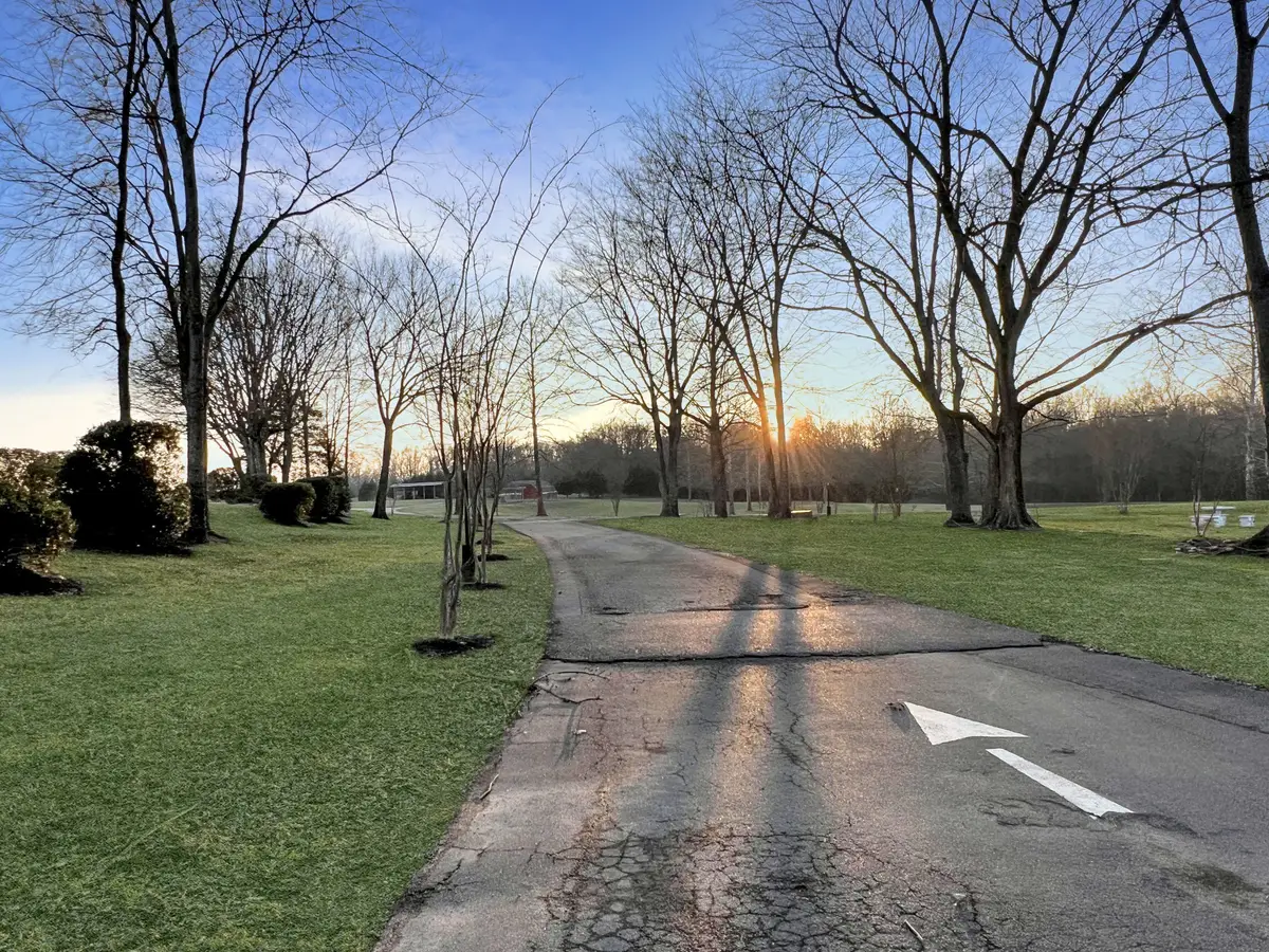 2982 Harvey Bowden Rd, Paris, TN 38242 - Image #1