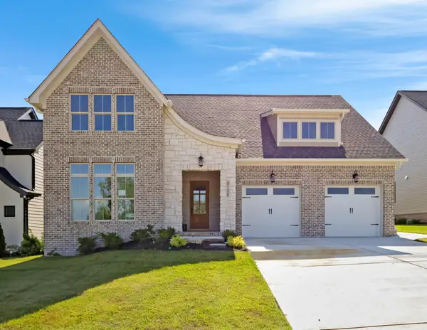 8126 Sir Oliphant Way, Ooltewah, TN 37363