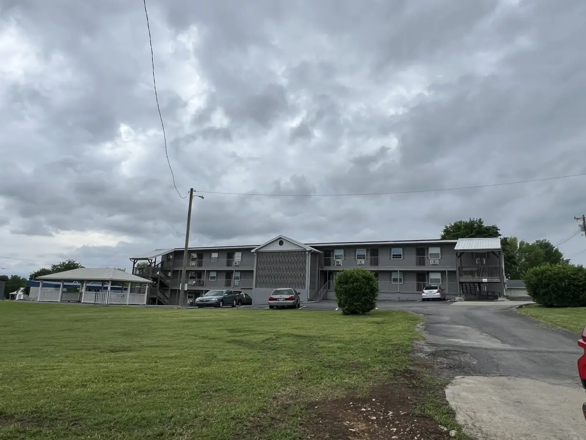 806 N Cumberland St, Lebanon, TN 37087 - #1