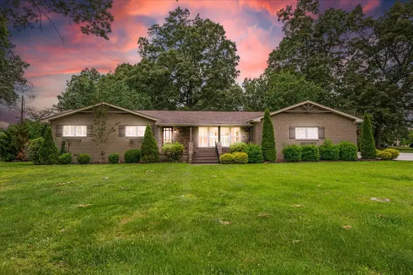 1809 Country Club Dr, Tullahoma, TN 37388