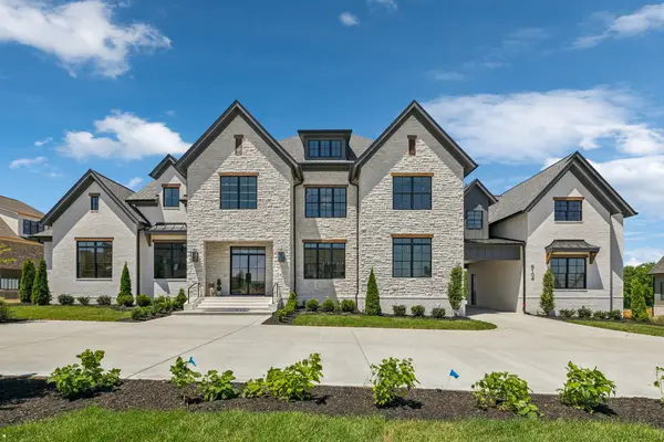 8104 Turning Point Dr, Brentwood, TN 37027