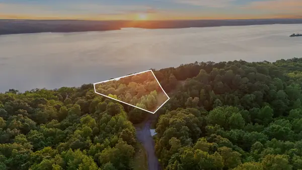 1035 Forrest Xing, Waverly, TN 37185