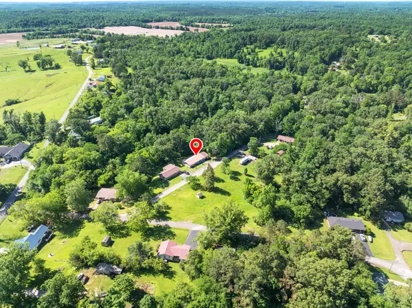 53 Elm St, Decaturville, TN 38329