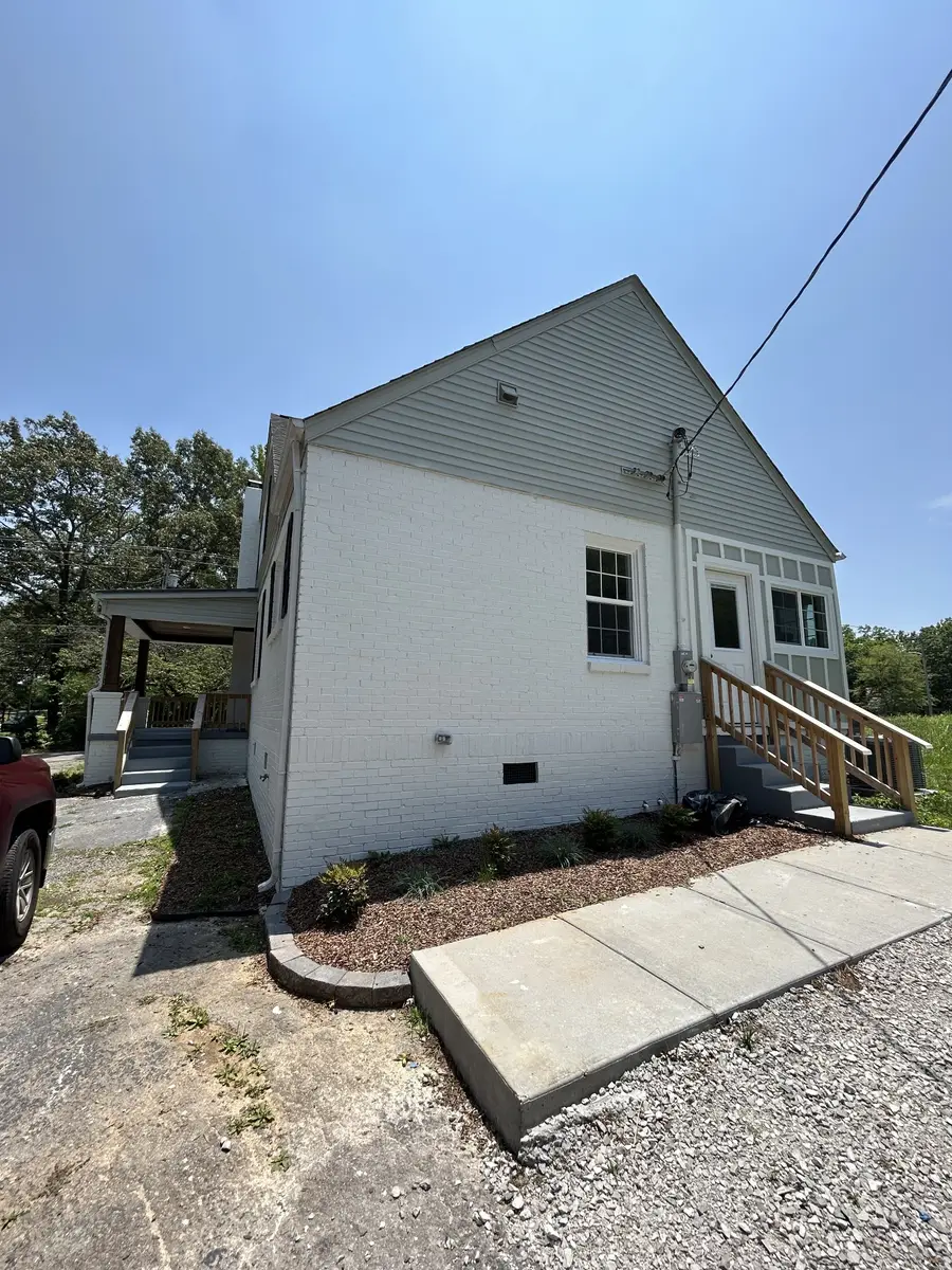 810 W Lincoln St, Tullahoma, TN 37388 - Image #3