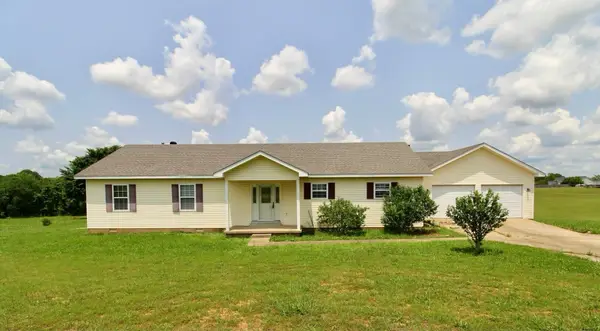 212 Southern Downs Dr, Lexington, TN 38351