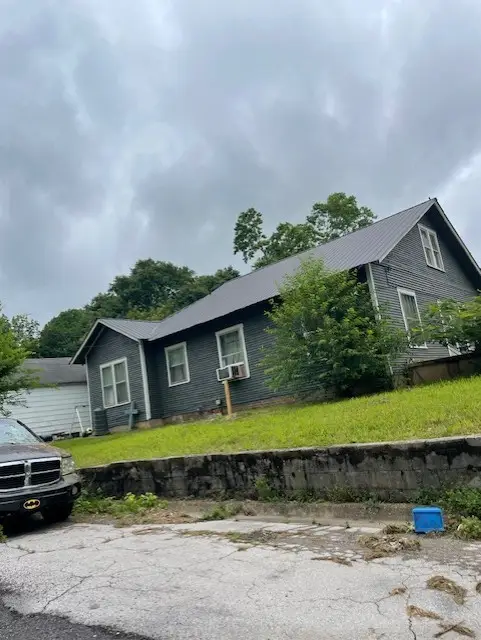 220 Lafayette Ave, Lawrenceburg, TN 38464