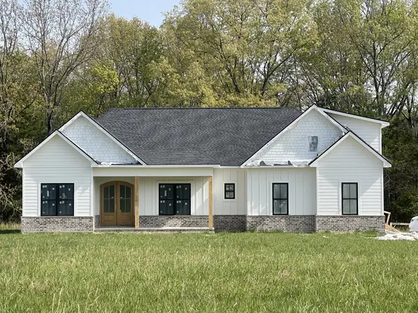 933 Ovoca Lake Rd, Tullahoma, TN 37388