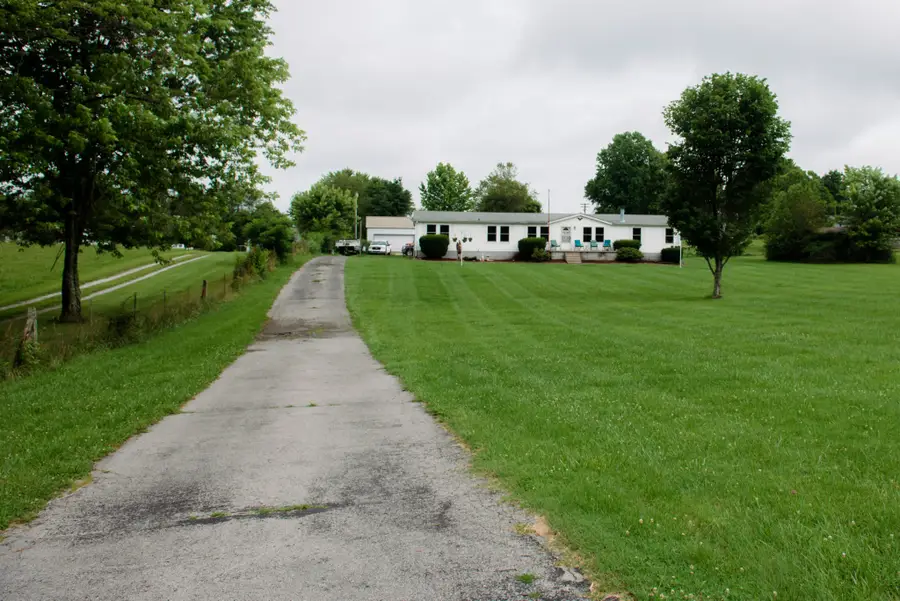 417 Buttermilk Hollow Rd, Bethpage, TN 37022 - Image #2