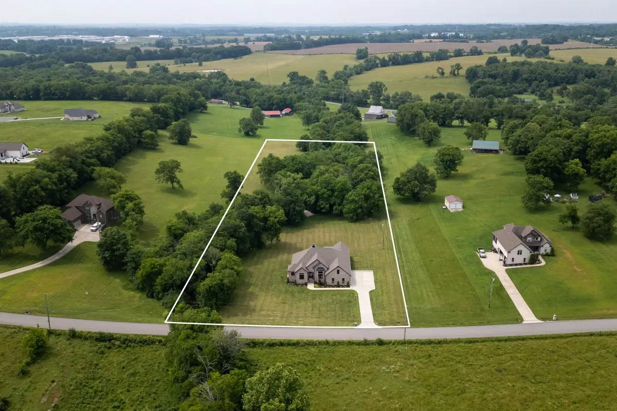 104 Branham Mill Rd, Gallatin, TN 37066 - #1