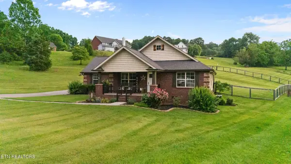 8012 Campbells Point Rd, Corryton, TN 37721